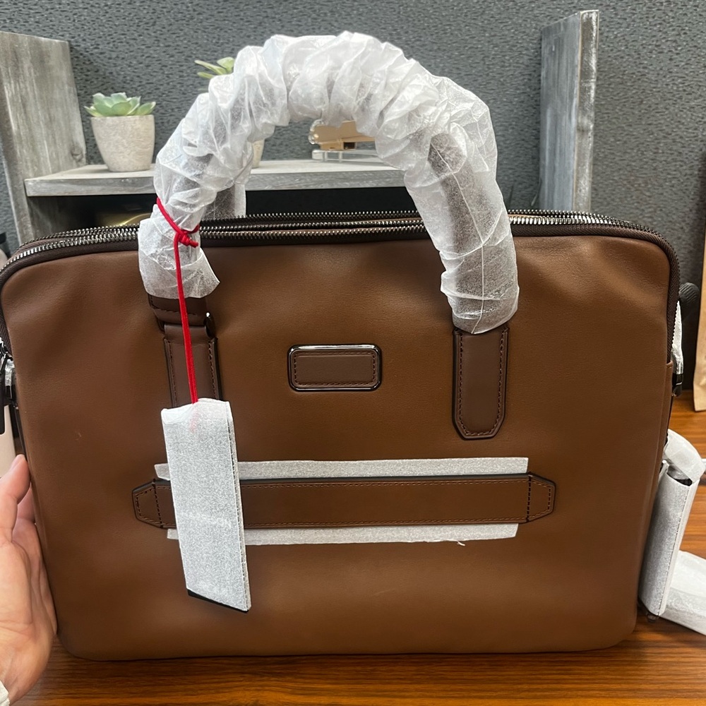 Tumi briefcase NWT brown leather